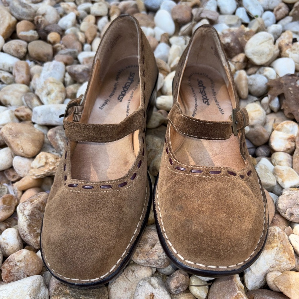 Tan Suede leather Mary Jane’s with heel soft comfortable easy wear sz 9 EUC